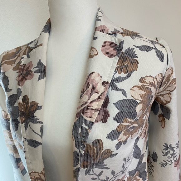 Floral Xhilaration Blazer - Picture 3 of 6